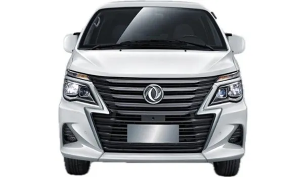 Detalle frontal de la Van M5 EV 400